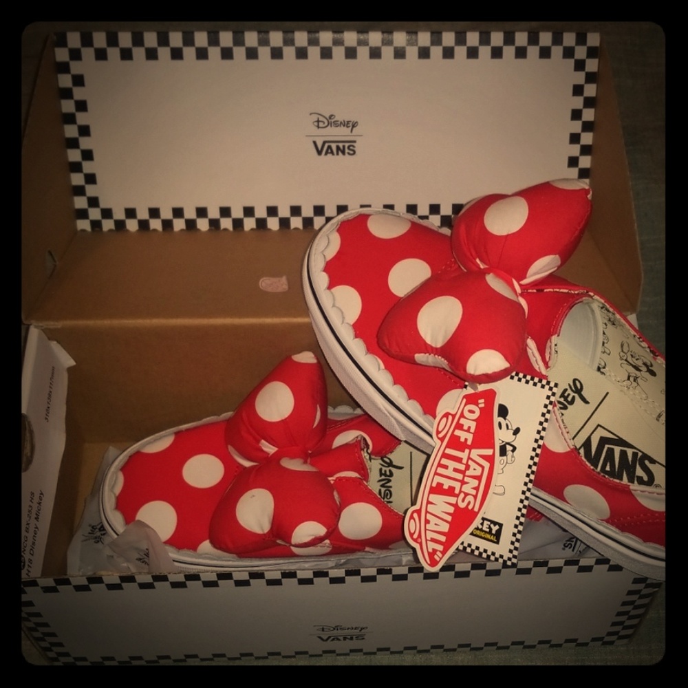 Special edition Vans Minnie Mouse bow